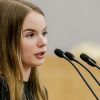 Молодежная политика в стиле бьюти: чему нас учит Саша Спилберг (Видеоблогер Саша Спилберг во время выступления в Госдуме) Видеоблогер Саша Спи…