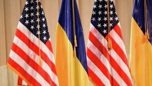 Флаги США и Украины …