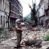 РФ и опыт уничтожения Югославии (Испанский миротворец на разрушенной улице города Мостар, Босния, 1994 год) Испанский миротворец…