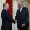 Санкции не мешают сотрудничать с Россией (Встреча Владимира Путина с Милошем Земаном в Кремле перед парадом Победы на Красной площади | © AP P…) Встреча Владимира Пу…