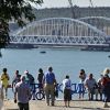 Крым больше не 'остров'. Правда о ближайшем будущем Черного моря (Вид на железнодорожную арку моста через Керченский пролив с горы Митридат в Крыму) Вид на железнодорожн…