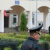 Стали известны подробности ЧП в школе в Ивантеевке (Сотрудник правоохранительных органов у здания школы №1 в Ивантеевке Московской области, где подросто…) Сотрудник правоохран…