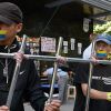 На Украине окончательно отменили свободу слова и укрепились в нацизме (Участники акции протеста у здания Генеральной прокуратуры Украины в Киеве) Участники акции прот…