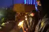 После того, как 'Азов' факельно посочувствовал жертвам теракта у посольства Бельгии, дипломаты попросили об эвакуации (факелы Азов) факелы Азов