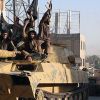 Двойная игра: в критический момент США помогли боевикам уйти от возмездия (Боевики террористической группировки Исламское государство (ИГ, запрещена в РФ) в городе Ракка, Сирия) Боевики террористиче…