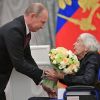 Кругом предательница (Президент РФ Владимир Путин и правозащитник Людмила Алексеева на церемонии вручения государственных …) Президент РФ Владими…