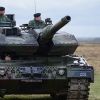 Польша просит танки вместо мозгов (Танк PT-91 Тварды на церемонии приветствия многонационального батальона НАТО под руководством США в …) Танк PT-91 Тварды на…