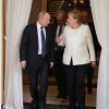 Путин дает гарантии? (Президент РФ Владимир Путин и федеральный канцлер ФРГ Ангела Меркель после переговоров в Сочи. 18 ма…) Президент РФ Владими…