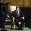 ООН для Порошенко резервирует жесткую скамью в Гааге (На фото: президент Украины Петр Порошенко (справа) перед началом своего выступления на общеполитичес…) На фото: президент У…