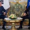 Мун сияет в России (Владимир Путин и президент Республики Корея Мун Чжэ Ин во время встречи в Кремле. 22 июня 2018 | © Р…) Владимир Путин и пре…