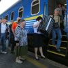 'Разорвать сообщение с Россией': как распилить железные дороги Украины (Пассажиры поезда №005 Украина по маршруту Москва-Киев на перроне Центрального вокзал в Киеве) Пассажиры поезда №00…