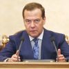 Пенсии: Медведев бросит народу кость, обглоданную олигархами