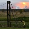 Операция У: кто разоружает Украину (Дым от взрывов на складе с боеприпасами в районе населенного пункта Ичня Черниговской области, Украи…) Дым от взрывов на ск…