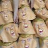 Foreign Policy: США родина пропаганды лжи (Резиновые маски с изображением Дональда Трампа в одном из магазинов в Японии | © AP Photo, Eugene Hoshiko) Резиновые маски с из…