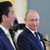 Вэньхуэй бао (Китай): Путин смеялся над Абэ не стесняясь (Президент РФ Владимир Путин и премьер-министр Японии Синдзо Абэ во время сеанса связи с экипажем МКС…) Президент РФ Владими…