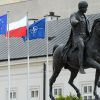 США предъявили ультиматум 'главному противнику России' (Флаги Польши, ЕС и НАТО в Варшаве. Архивное фото) Флаги Польши, ЕС и Н…