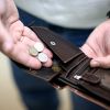 'Лицемерие и коррупция': как в России собираются 'побеждать бедность'