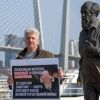 Не стоит скрывать: Солженицын по-прежнему нелюбим гражданами России (В РФ протестуют против установки памятника Солженицыну | © ИА Красная весна) В РФ протестуют прот…