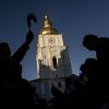 Guardian: Россия vs Украина. Напряжение дошло до Афона (Подготовка к празднованию Пасхи во Владимирском монастыре в Киеве, Украина | © AP Photo, Evgeniy Maloletka) Подготовка к праздно…