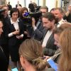 Единое гражданство (Владимир Путин отвечает на вопрос журналиста по окончании церемонии вручения медалей Героя Труда | И…) Владимир Путин отвеч…