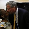 Билл де Блазио как символ размывания партийной системы США (Билл де Блазио с женой Чирлейн Маккрэй. Фото: twitter.com/ruslanleviev) Билл де Блазио с жен…