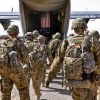 США: надо готовиться к войне с Китаем и Россией одновременно (Батальон солдат США загружается в военный самолет | CC BY-SA 2.0 / U.S. Navy photo/Lt. Chad A. Dulac…) Батальон солдат США …