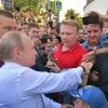 Екатеринбург: Путин в народе, девушка в обмороке