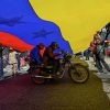 Американские СМИ: 'Как Путин перехитрил нас в Венесуэле' (Люди с флагом Венесуэлы в Каракасе | © AP Photo / Matias Delacroix) Люди с флагом Венесу…