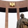 Наследие фашистского прихвостня (На фото: памятник Степану Бандере (Фото: Виталий Грабар/ТАСС)) На фото: памятник Ст…