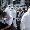 Французские власти бросают на борьбу с эпидемией армию (Французские власти бросают на борьбу с эпидемией армию) Французские власти б…