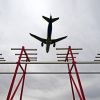 Россия своих не бросает — но именно своих (Самолет пролетает над курсовым радиомаяком системы посадки в аэропорту | © РИА Новости / Игорь Зарембо) Самолет пролетает на…