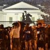 Поджигатели Америки работают на переизбрание Трампа (Участники акции протеста против полицейского насилия у Белого дома в Вашингтоне | © РИА Новости / Ми…) Участники акции прот…