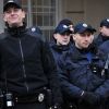 Zaxid (Украина): только Аваков, иначе 'Путин нападет' (Сотрудники полиции Украины в оцеплении на антиправительственной акции националистической партии УНА-…) Сотрудники полиции У…