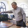 Надежда предотвращает революцию. Этнократия поощряет хаос (Рафаэль Хакимов с написанной под его руководством семитомной Историей татар. Иллюстрация: business-online.ru) Рафаэль Хакимов с на…