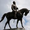 WP: американская писательница призвала пересмотреть ценность 'токсичных и маскулинных' монументов (Американцам стоит подвергнуть переоценке монументы, посвящённые гражданской войне. Такое мнение в св…) Американцам стоит по…