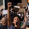 Newsweek: протесты в США оборачиваются насилием против белых (Протесты в Нью-Йорке | © РИА Новости, Брайан Смит) Протесты в Нью-Йорке…