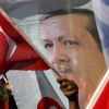 Spectator: почему Эрдоган 'показал нос' Западу? (Сторонники Эрдогана | © AP Photo, Olivier Matthys) Сторонники Эрдогана …