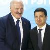 Лукашенко переиграл Зеленского в битве за мозги (На фото: президент Белоруссии Александр Лукашенко и президент Украины Владимир Зеленский (слева напр…) На фото: президент Б…