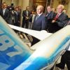 Кремль сдавит горло США титановой хваткой (На фото (слева направо): президент РФ Владимир Путин и Скотт Карсон, президент Boeing (Фото: Станисл…) На фото (слева напра…
