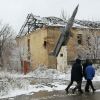 Россия выясняет, насколько Запад готов вновь поджечь Донбасс (Местные жители на одной из улиц в поселке Веселое Донецкой области. | © РИА Новости / Сергей Аверин) Местные жители на од…