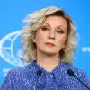 Актуальность мирной инициативы Путина, обстрелы (© Пресс-служба МИД РФ / Брифинг официального представителя МИД России М. Захаровой) © Пресс-служба МИД Р…