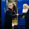 Шольц с чемоданчиком, обстрелы и налёты. (© X / Bundeskanzler Olaf Scholz / визит Олафа Шольца в Киев) © X / Bundeskanzler …