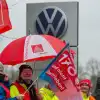 'Фольксваген' уже приехал. В Германии закрывают автомобилестроительные заводы (© Getty Images / Craig Stennett) © Getty Images / Cra…