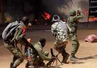 Малийские солдаты ве…