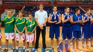 Сборная Санкт-Петербурга одержала волевую победу в финале турнира по баскетболу среди юношей в рамках VII летней Спартакиады учащихся России. Подробнее — в материале Sportbox.ru. Сборная Санкт-Петерб…