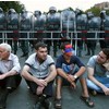 Заокеанская рука 'электрического протеста'?