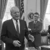 Размышления над образом мышления Аллена Даллеса (Аллен Даллес разговаривает с журналистами в Белом доме) Аллен Даллес разгова…