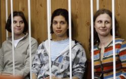 Экстремалки успешно осуществили акцию осмеяния РПЦ Экстремалки успешно …