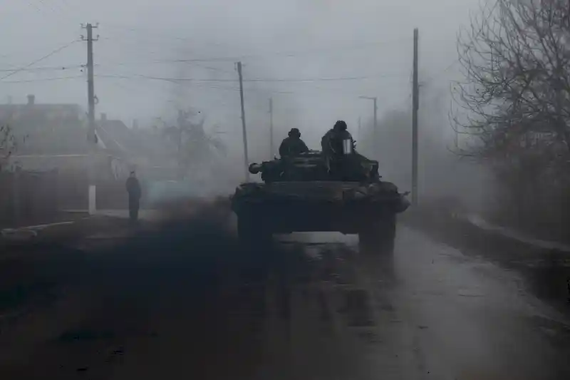 Украинские солдаты в Бахмуте, месте длительных боев, которое президент Владимир Зеленский назвал «крепостью нашего морального духа»