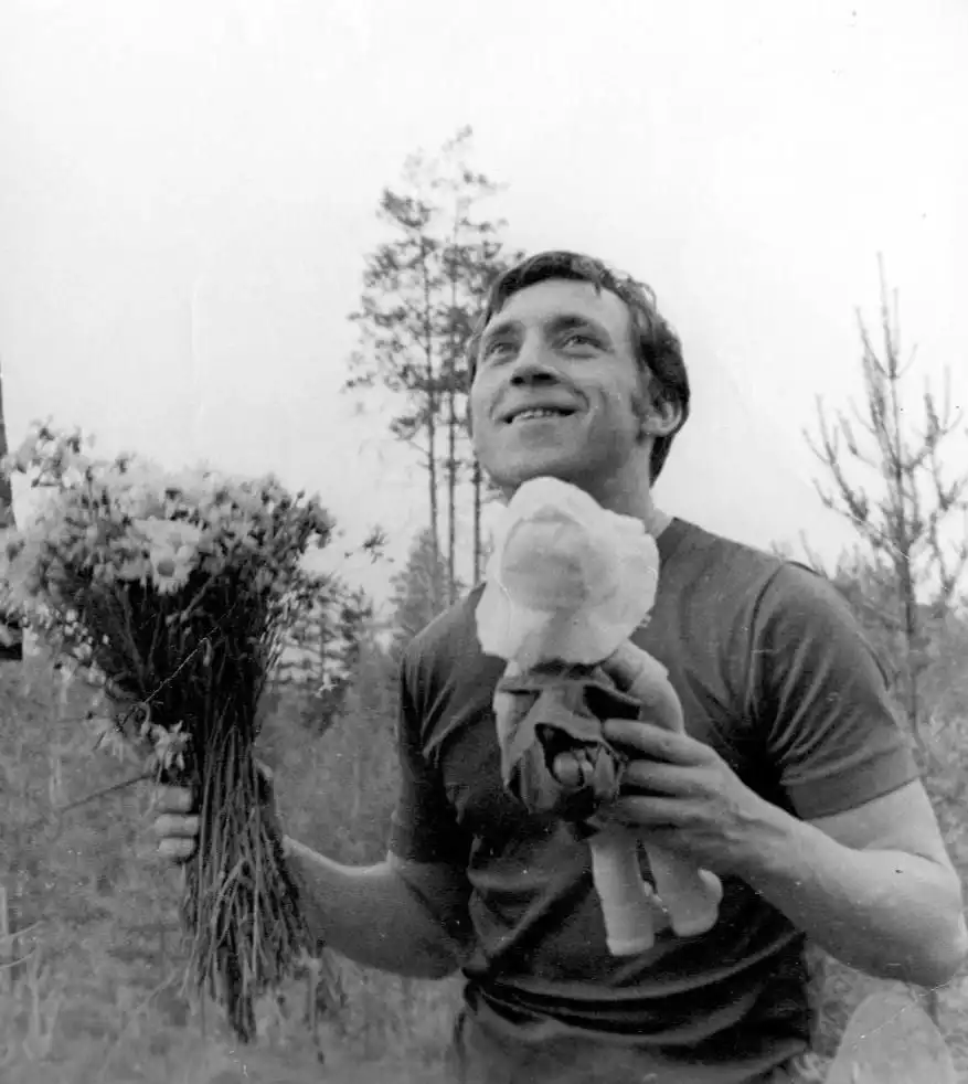 Высоцкий с цветами